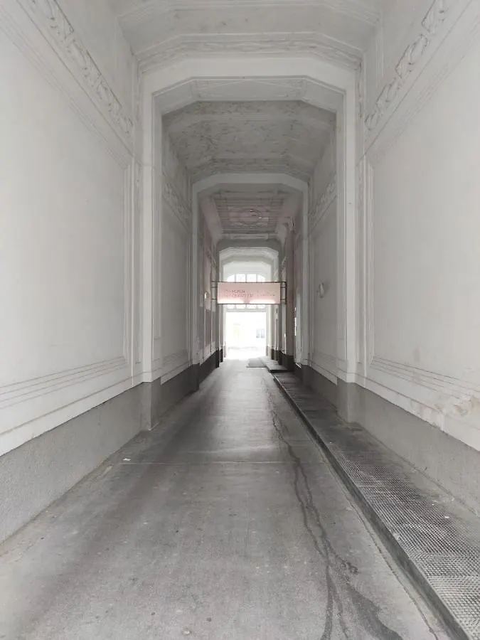 Royal Residence Haus des Meeres Wien
