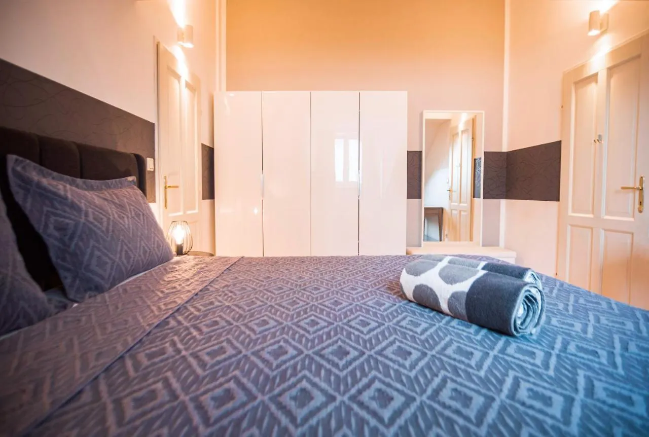 Apartment Royal Residence Haus des Meeres Wien